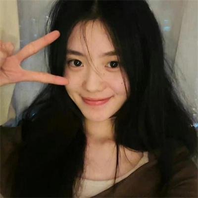 挥著翅膀的女孩